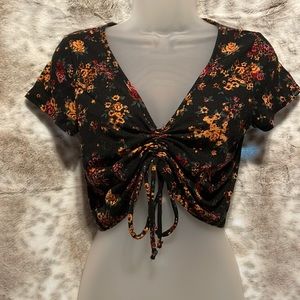 3/$20 Floral crop top - L